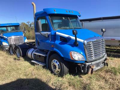 Freightliner Cascadia 113 Day Cab Truck