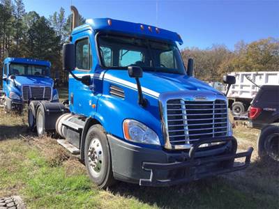 Freightliner Cascadia 113 Day Cab Truck