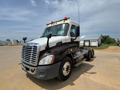 Freightliner Cascadia 113 Day Cab Truck