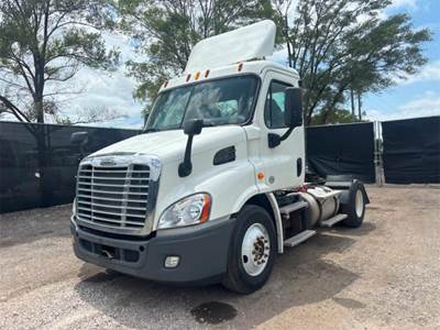 Freightliner Cascadia 113 Day Cab Truck
