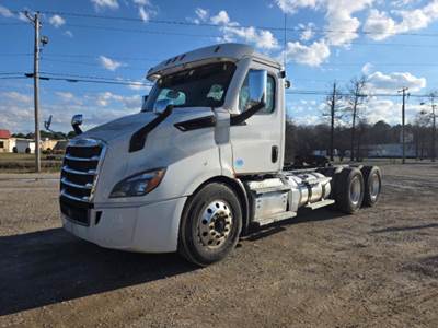 Freightliner Cascadia 116 Day Cab Truck