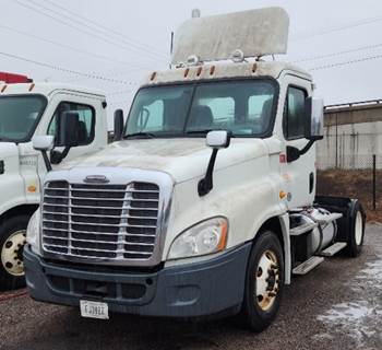 Freightliner Cascadia 125 Day Cab Truck