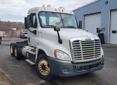 Freightliner Cascadia 125 Day Cab Truck