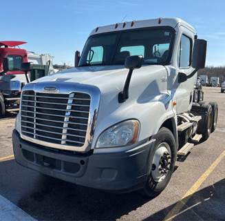 Freightliner Cascadia 125 Day Cab Truck