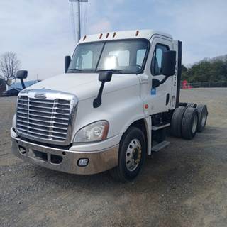 Freightliner Cascadia 125 Day Cab Truck