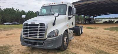 Freightliner Cascadia 125 Day Cab Truck