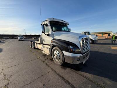 Freightliner Cascadia 125 Day Cab Truck