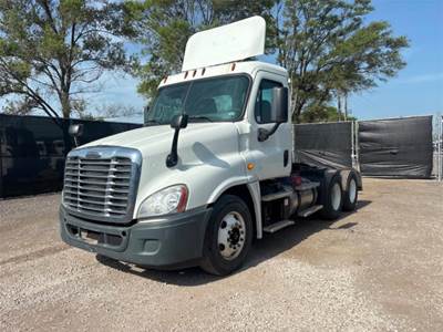 Freightliner Cascadia 125 Day Cab Truck
