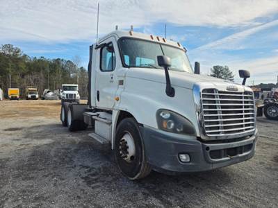 Freightliner Cascadia Day Cab Truck