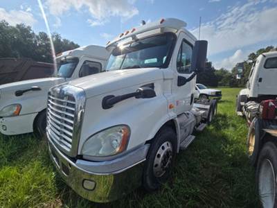 Freightliner Cascadia Day Cab Truck