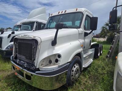 Freightliner Cascadia Day Cab Truck