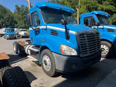Freightliner Cascadia Day Cab Truck