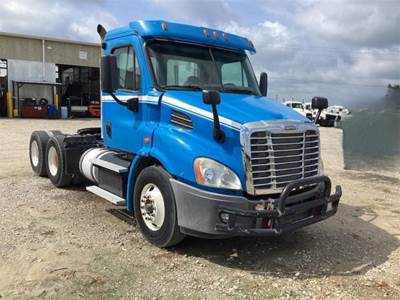 Freightliner Cascadia Day Cab Truck