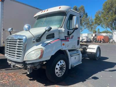 Freightliner Cascadia Day Cab Truck