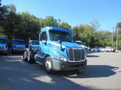 Freightliner Cascadia Day Cab Truck