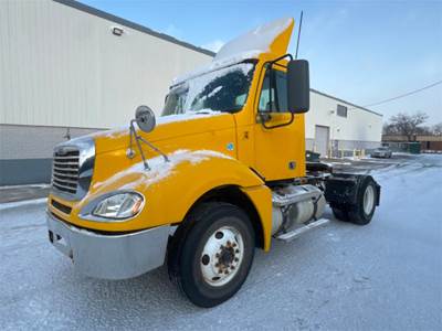 Freightliner Columbia 120 Day Cab Truck