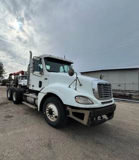 Freightliner Columbia 120 Day Cab Truck