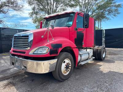 Freightliner Columbia Day Cab Truck