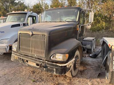 International 9200i Day Cab Truck