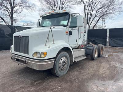 International 9200i Day Cab Truck