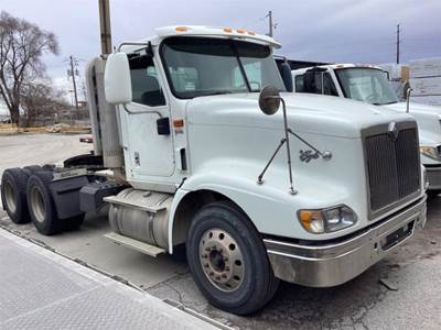 International 9400i Day Cab Truck