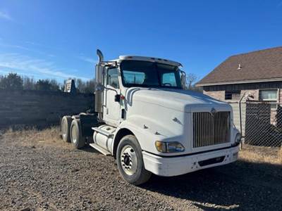 International 9400i Day Cab Truck