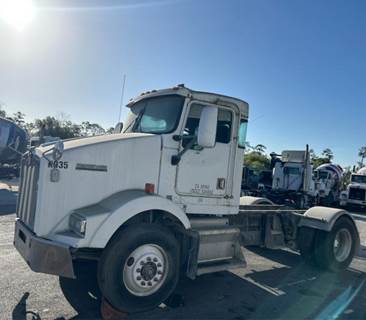 Kenworth Day Cab Truck