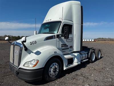 Kenworth T680 Day Cab Truck