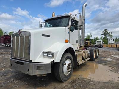 Kenworth T8 Day Cab Truck