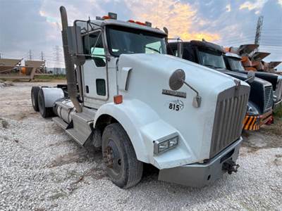 Kenworth T8 Day Cab Truck