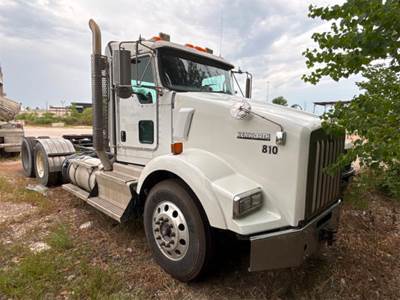 Kenworth T8 Day Cab Truck