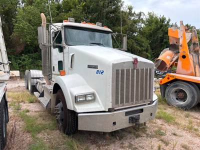 Kenworth T8 Day Cab Truck
