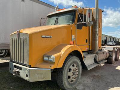 Kenworth T800 Day Cab Truck