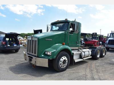 Kenworth T800 Day Cab Truck
