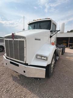 Kenworth T800 Day Cab Truck