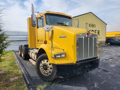 Kenworth T800 Day Cab Truck