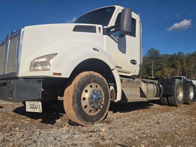 Kenworth T880 Day Cab Truck