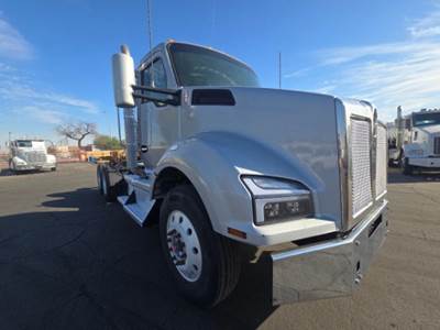 Kenworth T880 Day Cab Truck