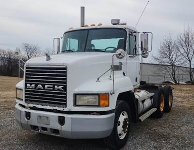 Mack CH613 600 Day Cab Truck