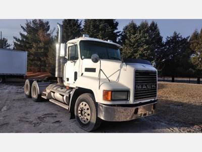 Mack CH613 Day Cab Truck