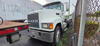 Mack CHN613 Day Cab Truck