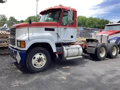 Mack CHN613 Day Cab Truck