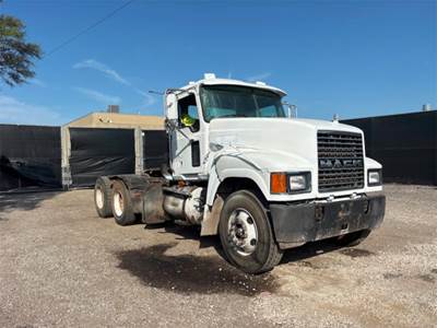 Mack CHN613 Day Cab Truck