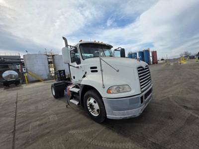 Mack CXU612 PINNACLE Day Cab Truck