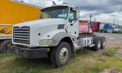 Mack Granite GU813 Day Cab Truck