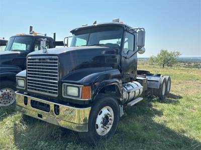 Mack Pinnacle CHU613 Day Cab Truck