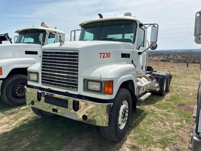 Mack Pinnacle CHU613 Day Cab Truck