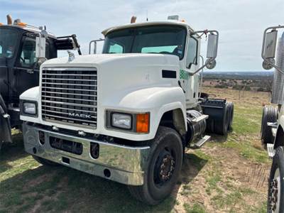 Mack Pinnacle CHU613 Day Cab Truck