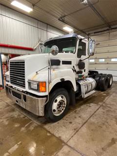 Mack Pinnacle CHU613 Day Cab Truck