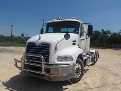 Mack Pinnacle CHU613 Day Cab Truck
